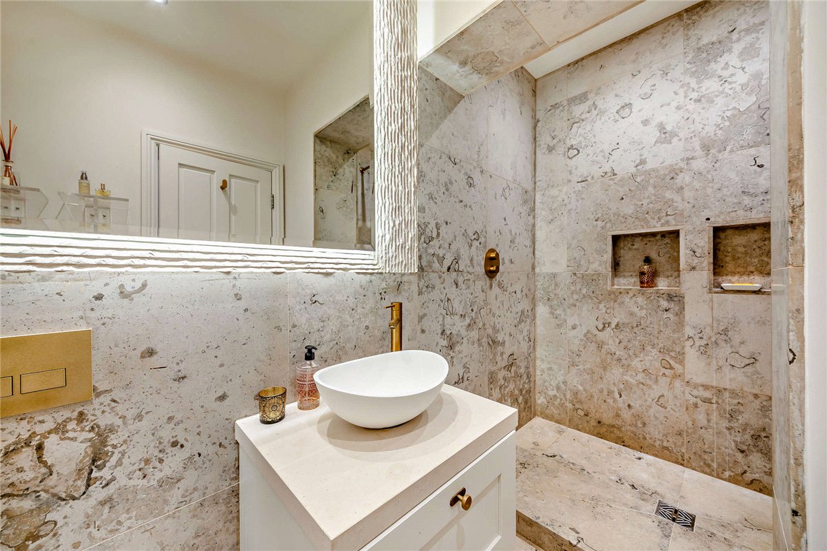 3 bedroom flat, Victoria Avenue, Harrogate HG1 - Sold