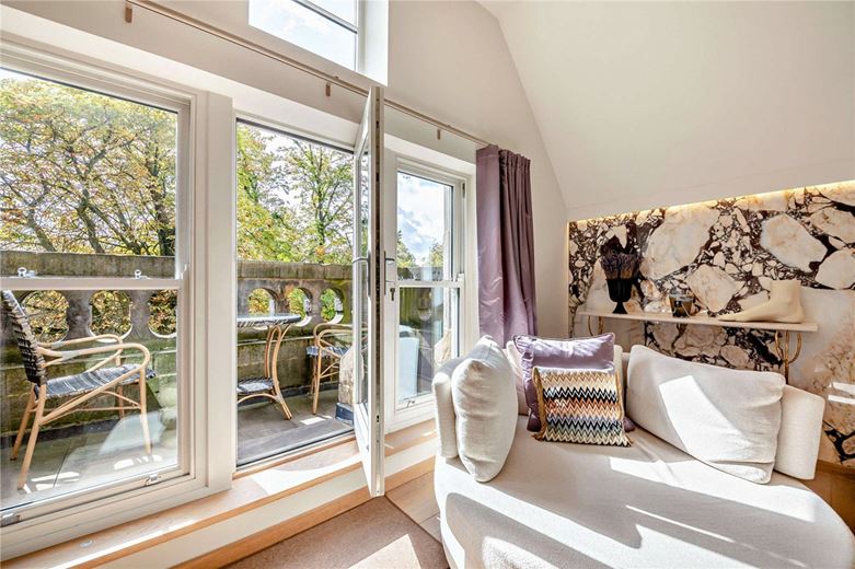 3 bedroom flat, Victoria Avenue, Harrogate HG1 - Sold