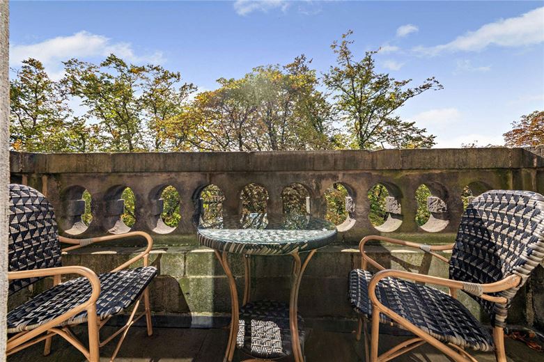 3 bedroom flat, Victoria Avenue, Harrogate HG1 - Sold