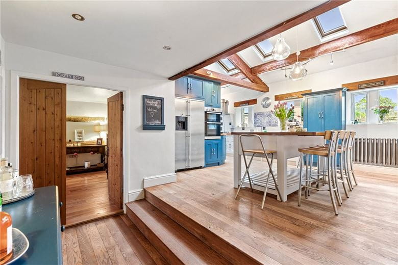 5 bedroom house, West Lane, Bradley BD20 - Available