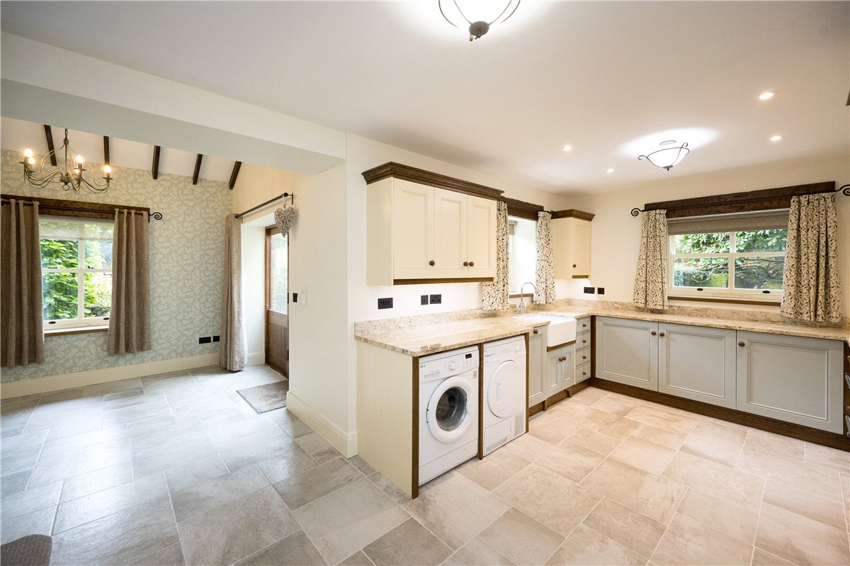 5 bedroom house, Felliscliffe, Near Harrogate HG3 - Available