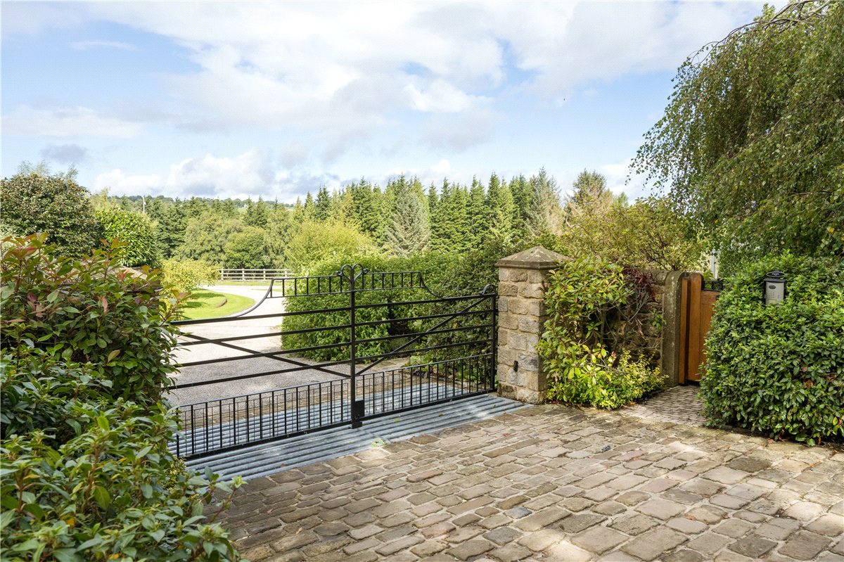 5 bedroom house, Felliscliffe, Near Harrogate HG3 - Available