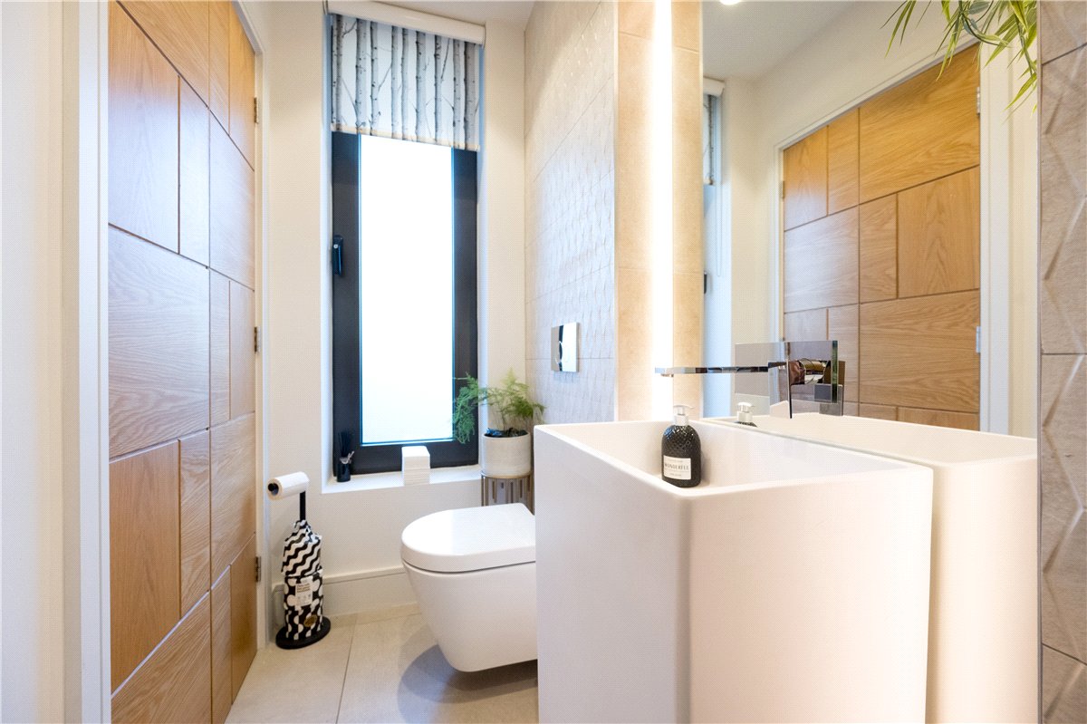 4 bedroom house, Rossett Green Lane, Harrogate HG2 - Available