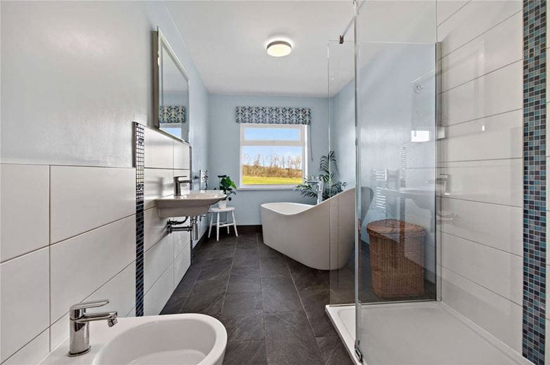 4 bedroom house, Merrybank Lane, Huby LS17 - Available