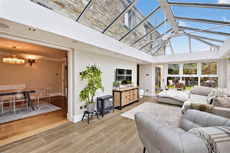 5 bedroom house, Maple Gardens, Bardsey LS17 - Available