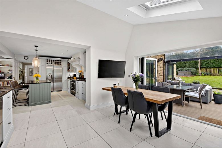 5 bedroom house, Maple Gardens, Bardsey LS17 - Available