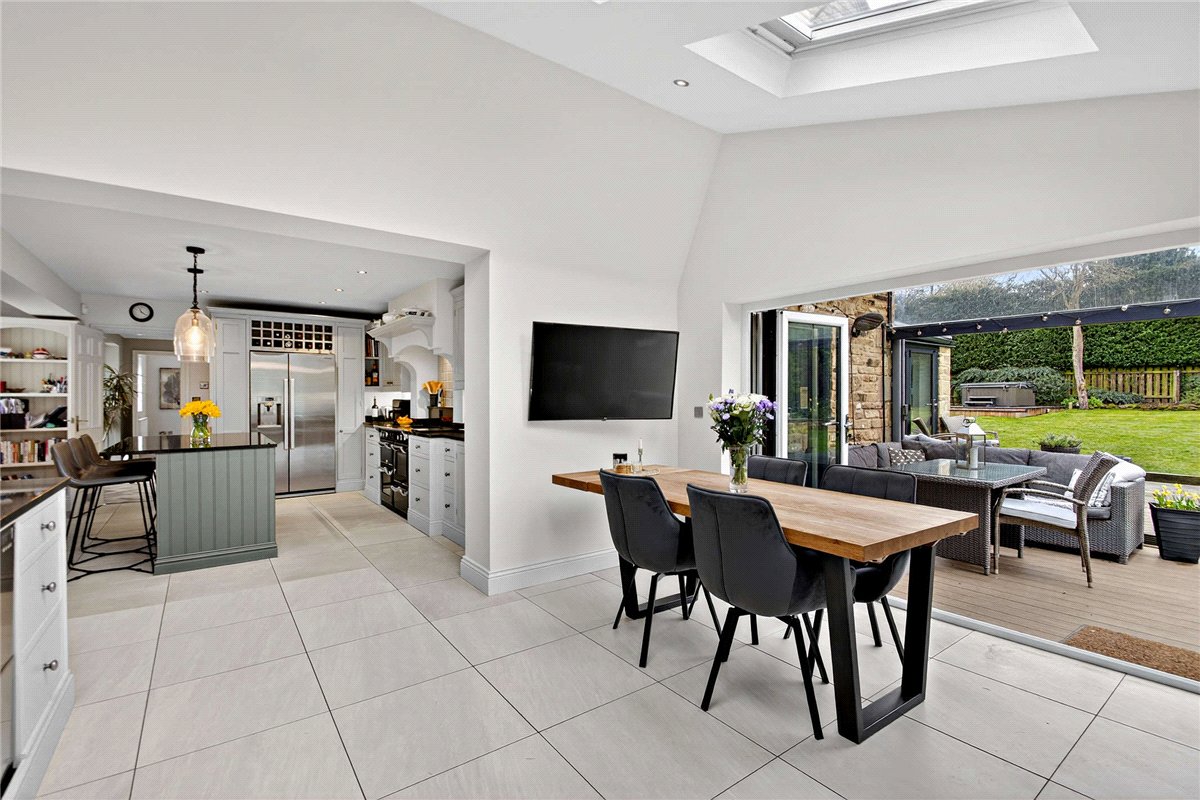 5 bedroom house, Maple Gardens, Bardsey LS17 - Available