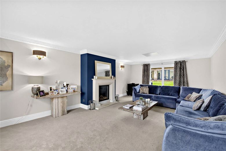 5 bedroom house, Maple Gardens, Bardsey LS17 - Available