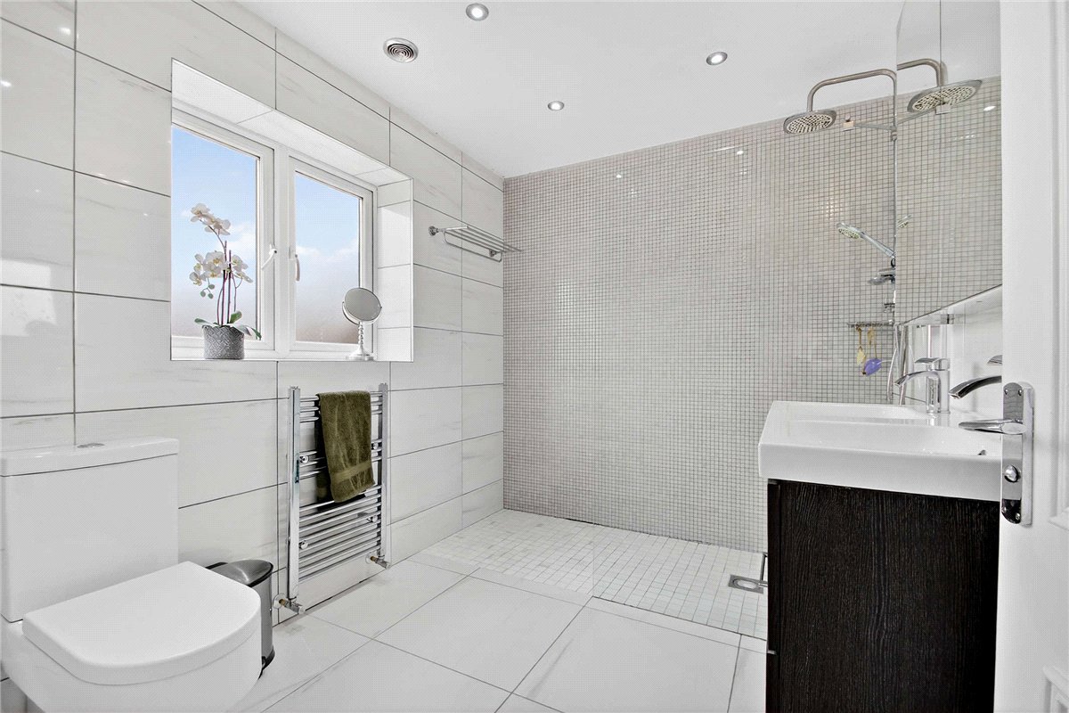 5 bedroom house, Maple Gardens, Bardsey LS17 - Available