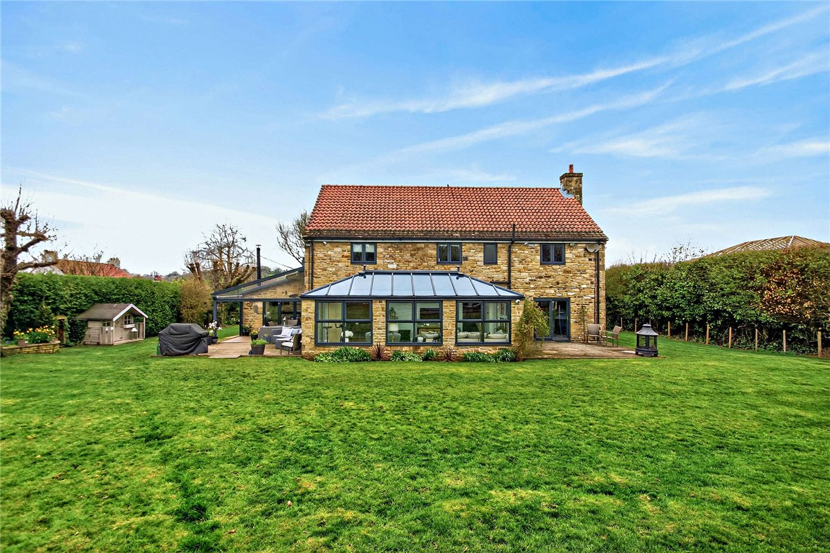 5 bedroom house, Maple Gardens, Bardsey LS17 - Available