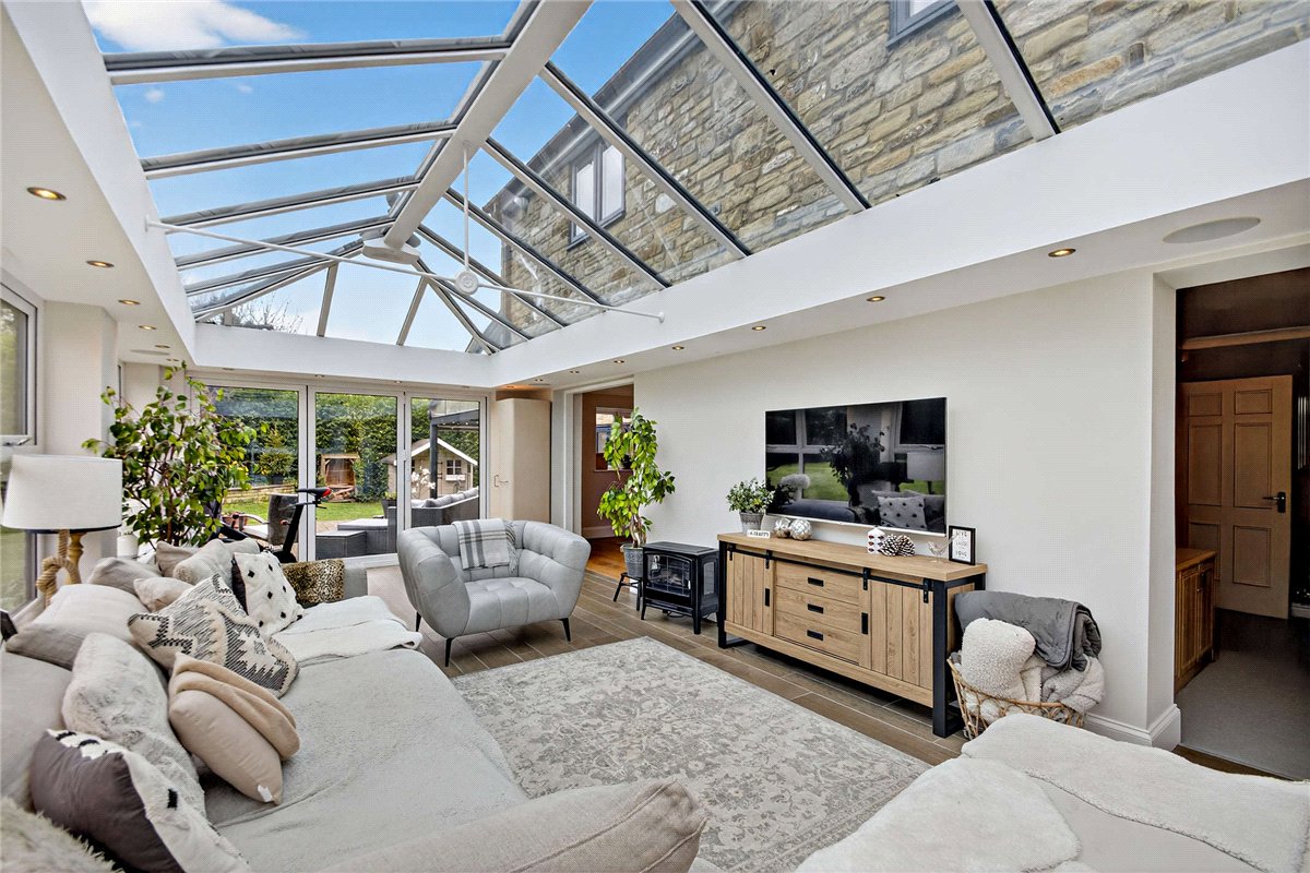 5 bedroom house, Maple Gardens, Bardsey LS17 - Available