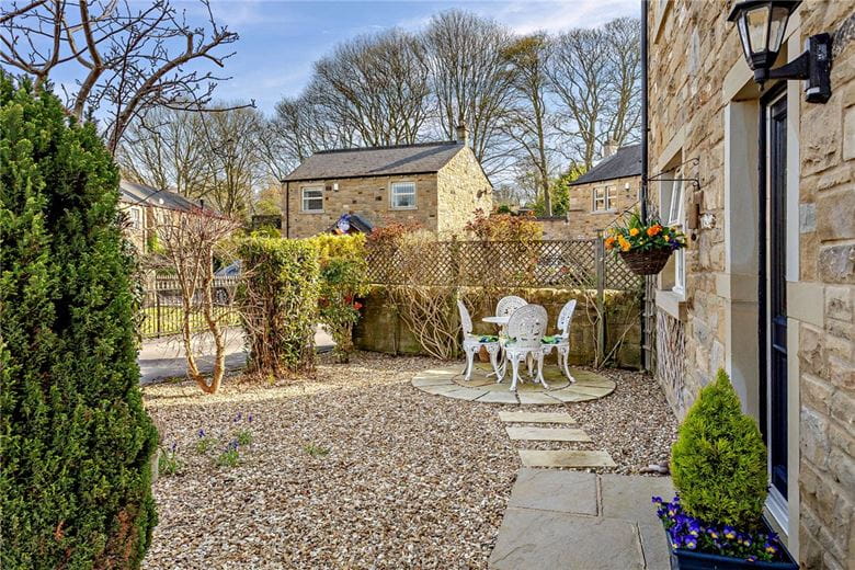 4 bedroom house, Sedgegarth, Thorner LS14 - Available