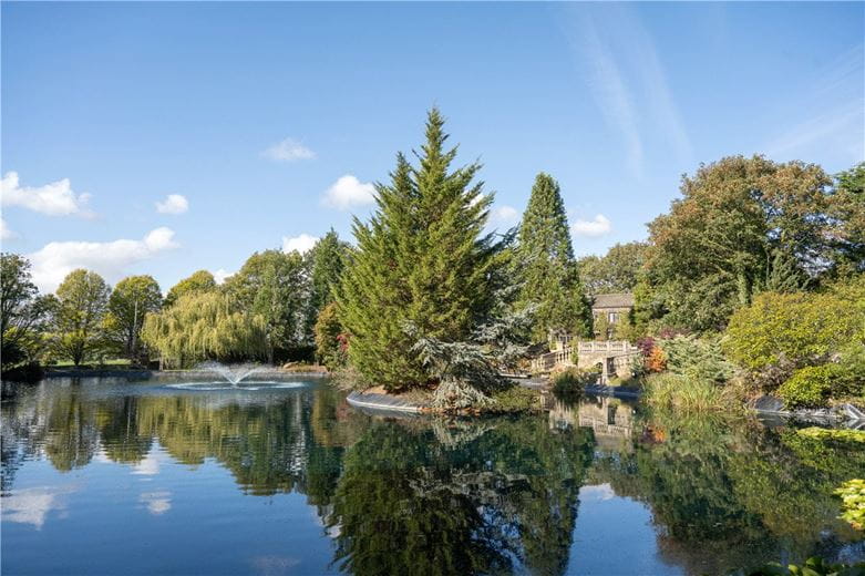 4 bedroom house, Manor House, Keeper Lane BD4 - Available