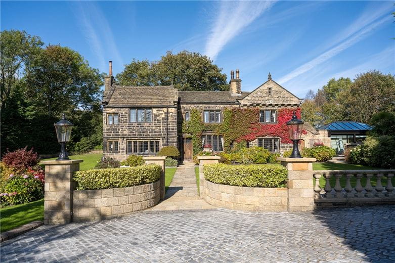 4 bedroom house, Manor House, Keeper Lane BD4 - Available