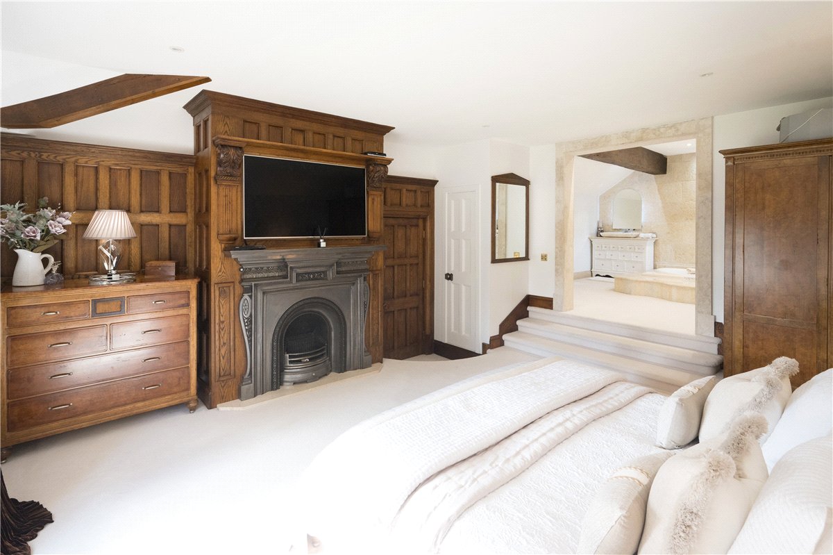 4 bedroom house, Manor House, Keeper Lane BD4 - Available