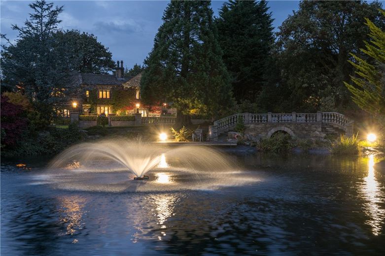 4 bedroom house, Manor House, Keeper Lane BD4 - Available