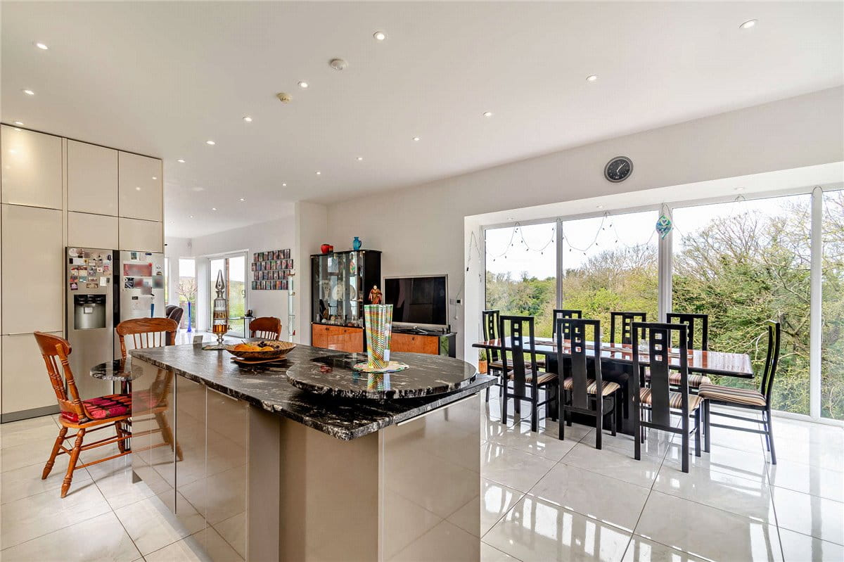 8 bedroom house, Cragtops, Pinfold Lane WF8 - Available