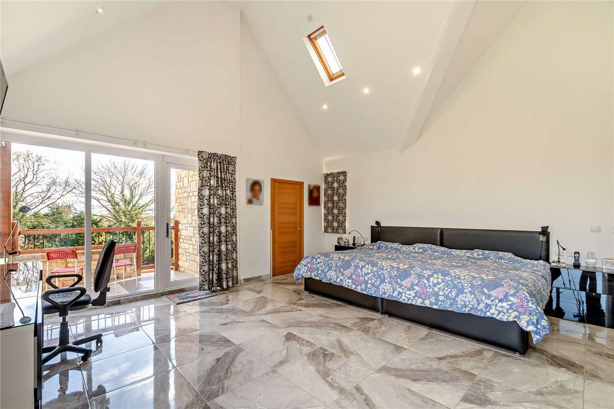 8 bedroom house, Cragtops, Pinfold Lane WF8 - Available