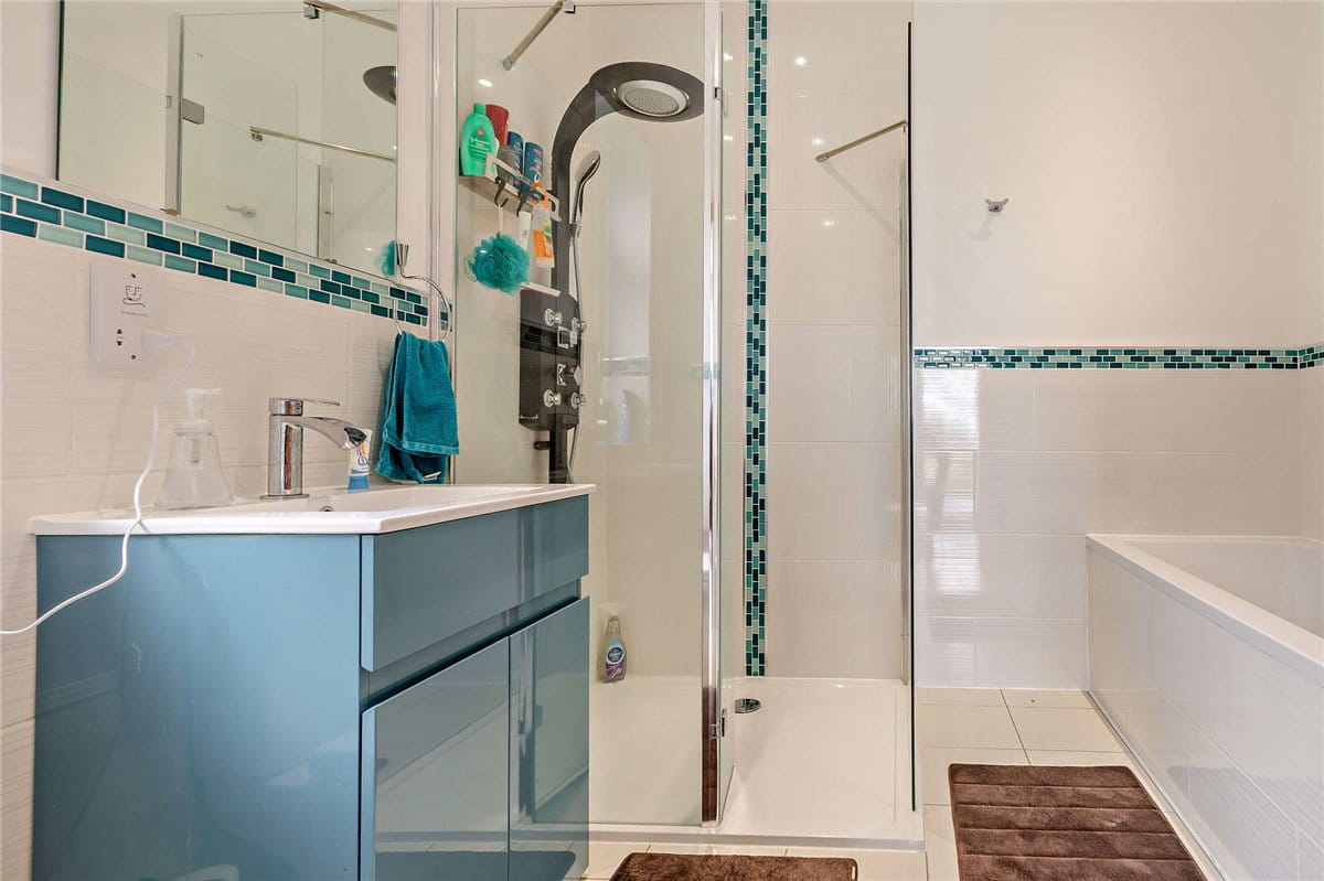 8 bedroom house, Cragtops, Pinfold Lane WF8 - Available