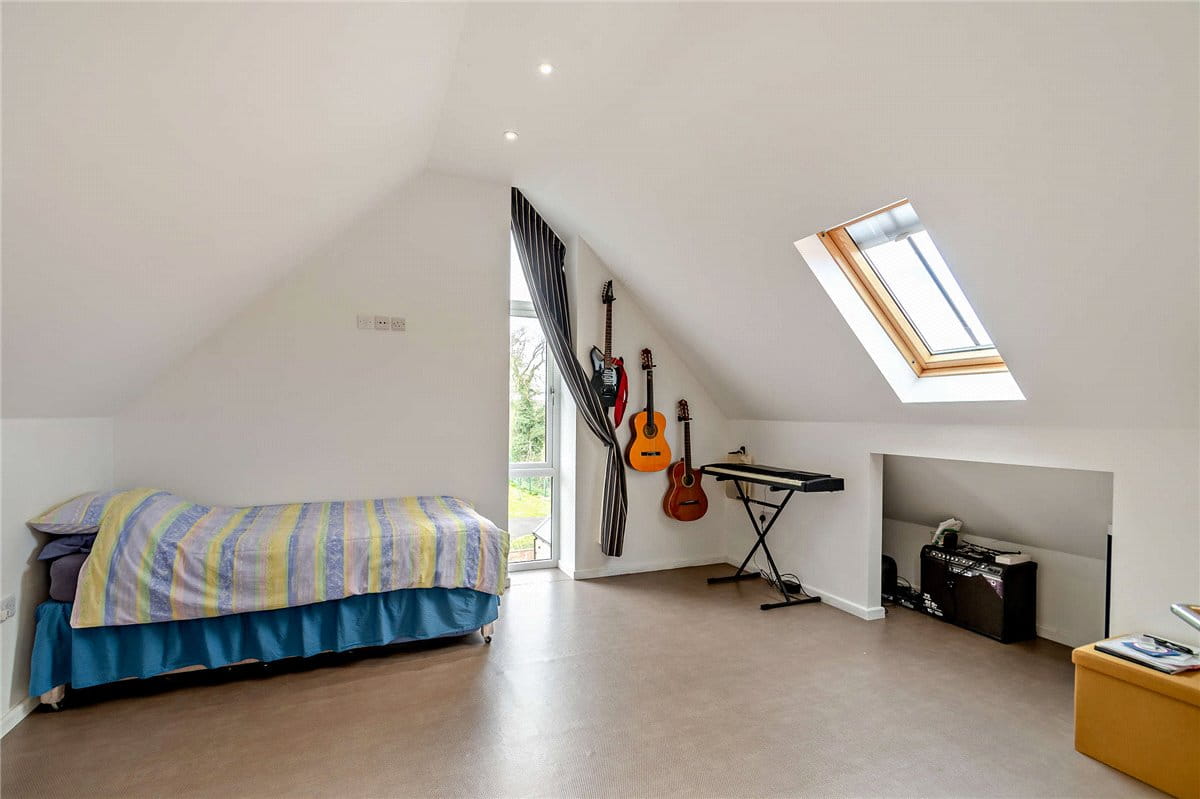 8 bedroom house, Cragtops, Pinfold Lane WF8 - Available