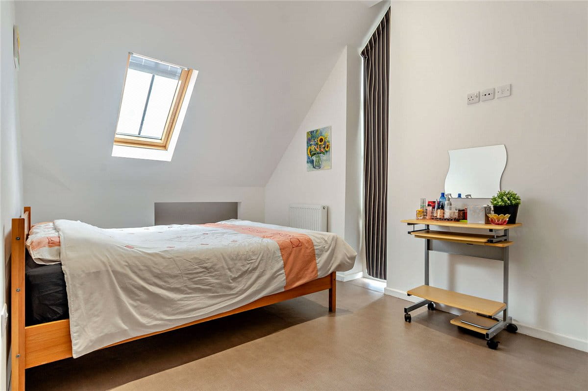 8 bedroom house, Cragtops, Pinfold Lane WF8 - Available