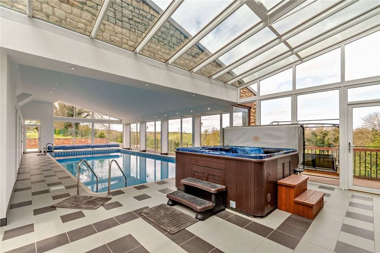 8 bedroom house, Cragtops, Pinfold Lane WF8 - Available