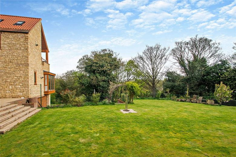 8 bedroom house, Cragtops, Pinfold Lane WF8 - Available