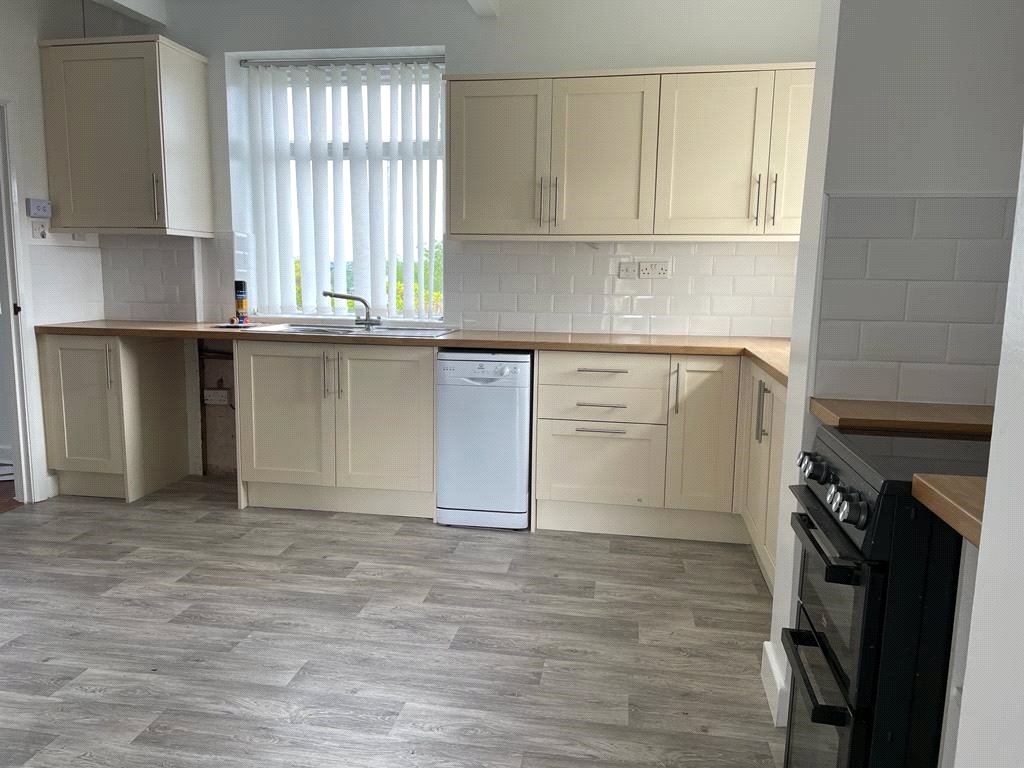 2 bedroom cottage, Kirkgate, Hanging Heaton WF17