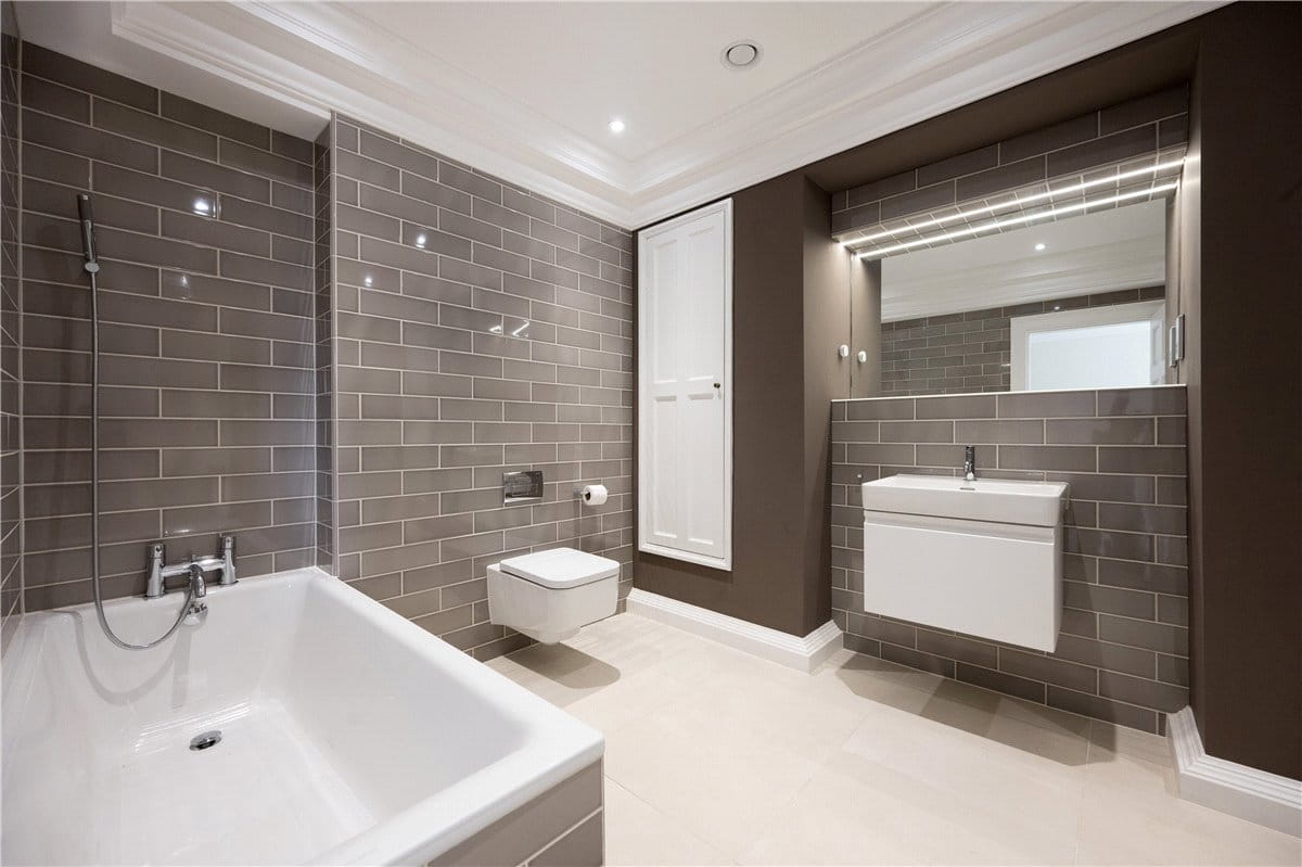 2 bedroom flat, Shrewsbury, Ledston Hall, Back Newton Lane WF10