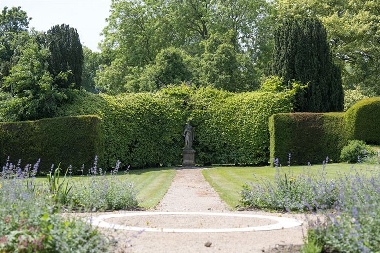 2 bedroom flat, Shrewsbury, Ledston Hall, Back Newton Lane WF10