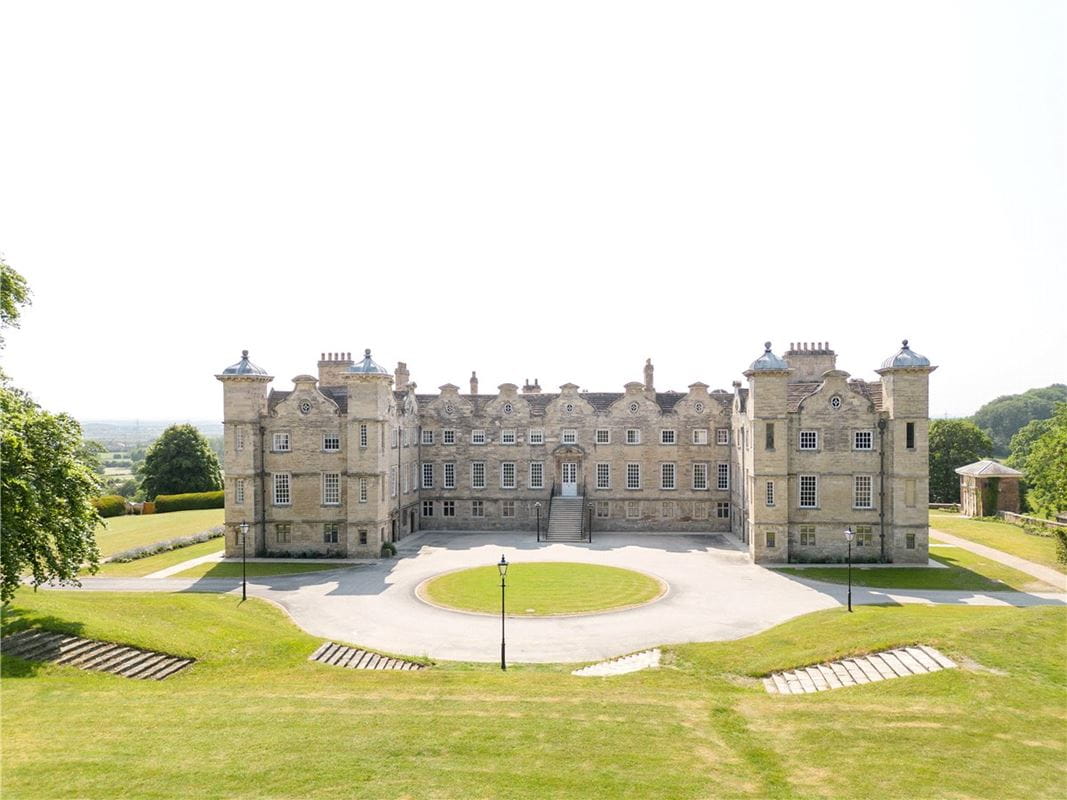 2 bedroom flat, Shrewsbury, Ledston Hall, Back Newton Lane WF10