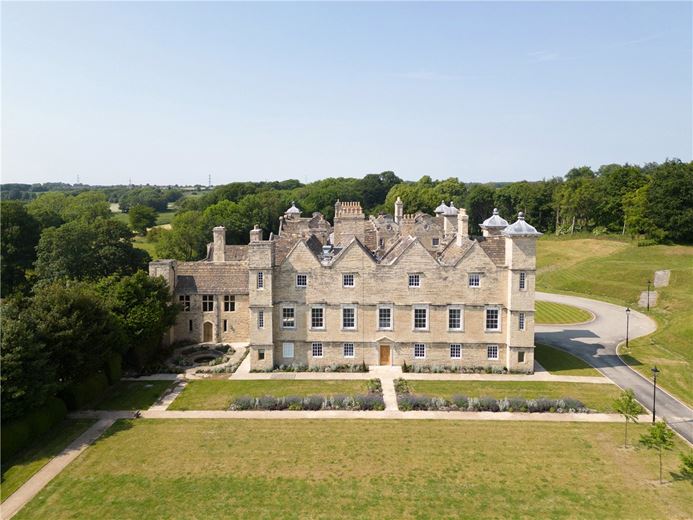 2 bedroom flat, Shrewsbury, Ledston Hall, Back Newton Lane WF10