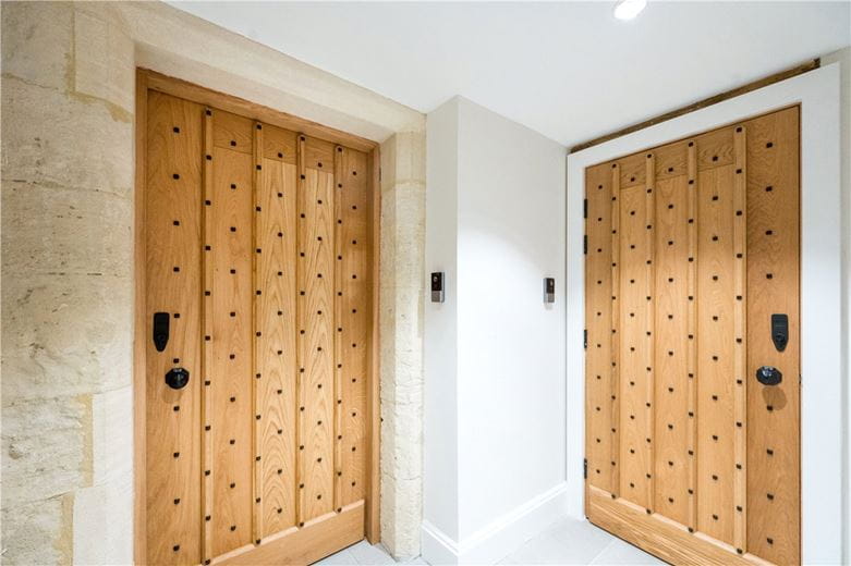 2 bedroom flat, Shrewsbury, Ledston Hall, Back Newton Lane WF10