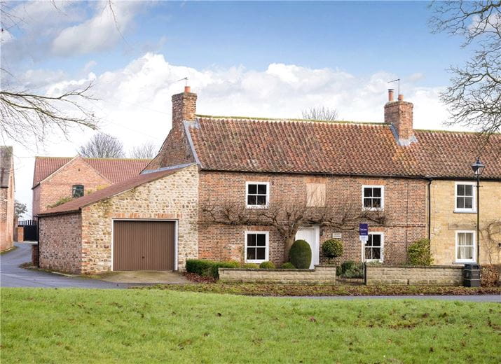 4 bedroom cottage, The Green, Kirklington DL8 - Available