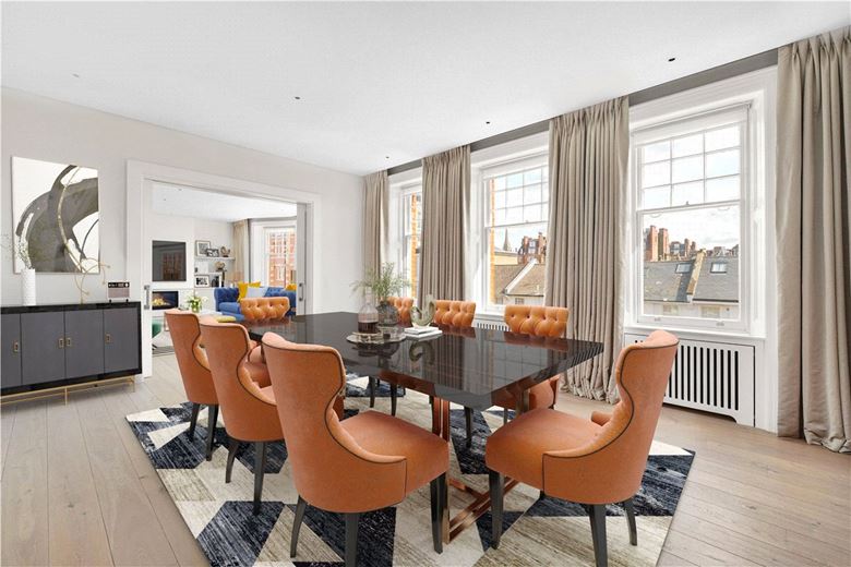 4 bedroom flat, Wynnstay Gardens, Kensington W8 - Available