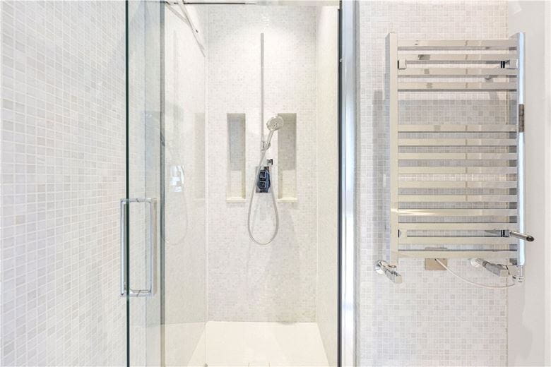 4 bedroom flat, Wynnstay Gardens, Kensington W8 - Available