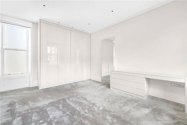 4 bedroom flat, Wynnstay Gardens, Kensington W8 - Available