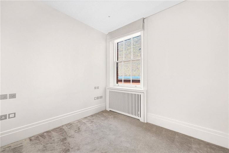 4 bedroom flat, Wynnstay Gardens, Kensington W8 - Available