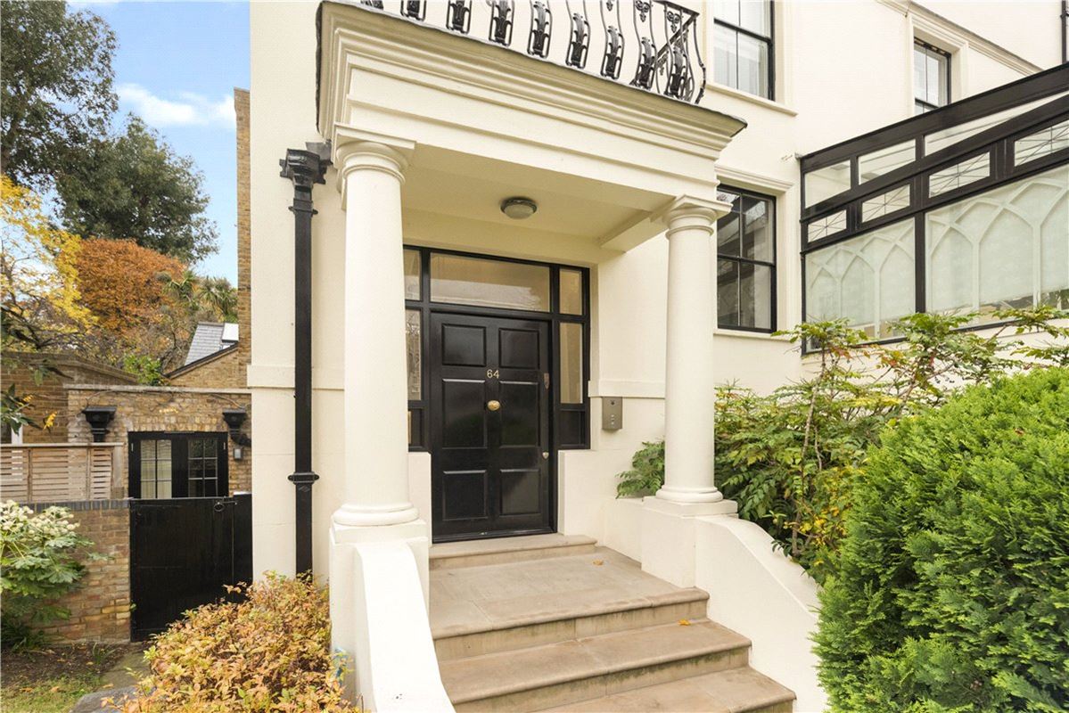 3 bedroom flat, Addison Road, Holland Park W14 - Available