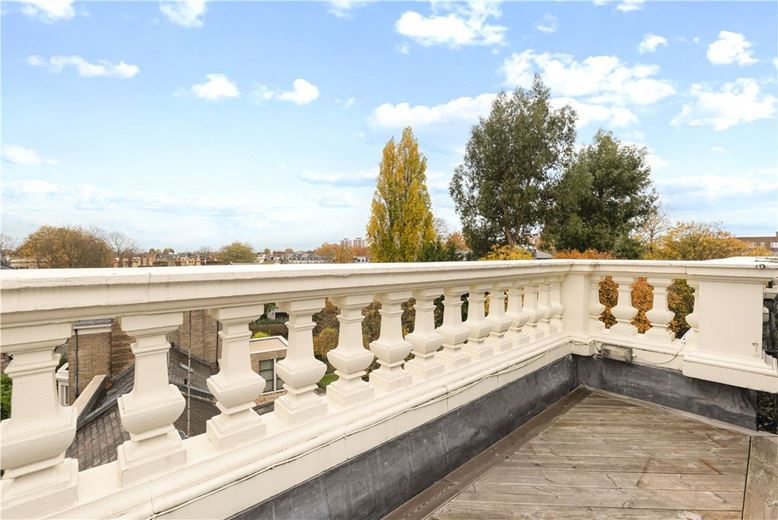 3 bedroom flat, Addison Road, Holland Park W14 - Available