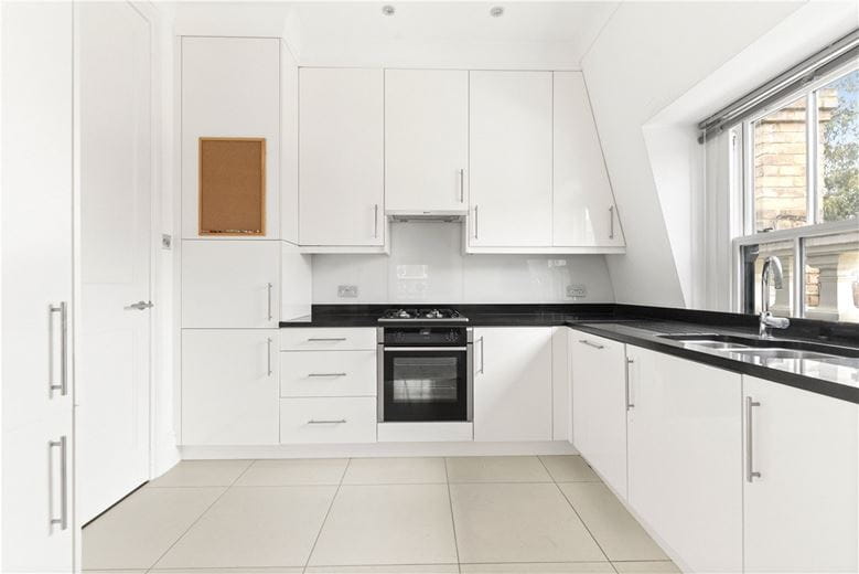 3 bedroom flat, Addison Road, Holland Park W14 - Available