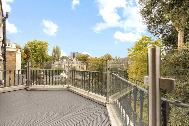 3 bedroom flat, Addison Road, Holland Park W14 - Available