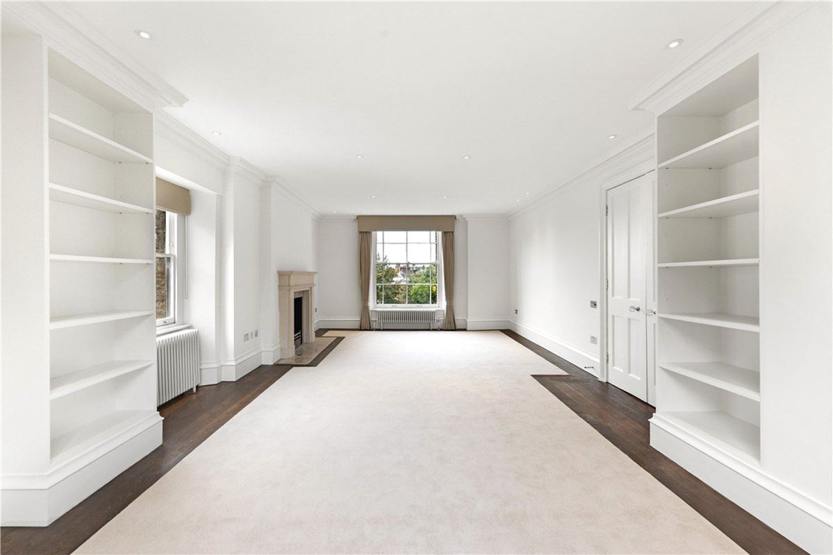 3 bedroom flat, Addison Road, Holland Park W14 - Available