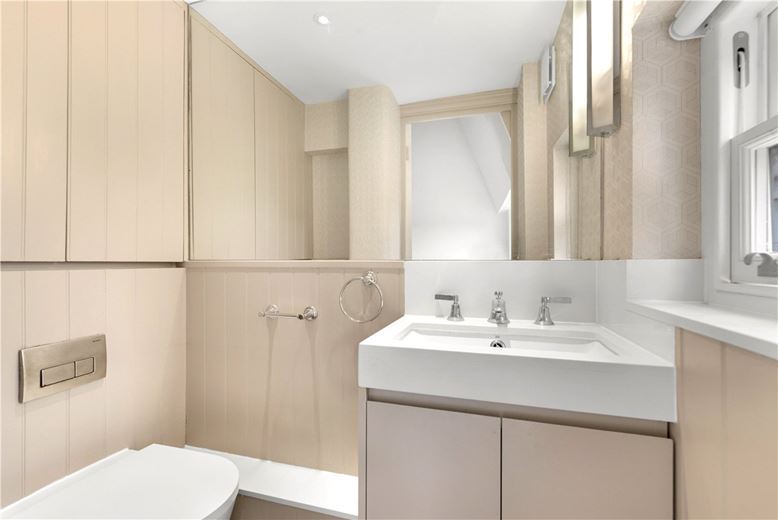 3 bedroom flat, Addison Road, Holland Park W14 - Available