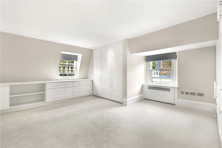 3 bedroom flat, Addison Road, Holland Park W14 - Available