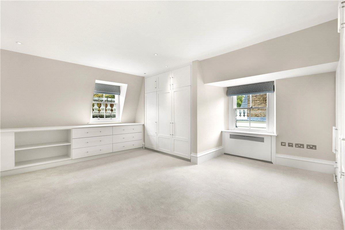 3 bedroom flat, Addison Road, Holland Park W14 - Available