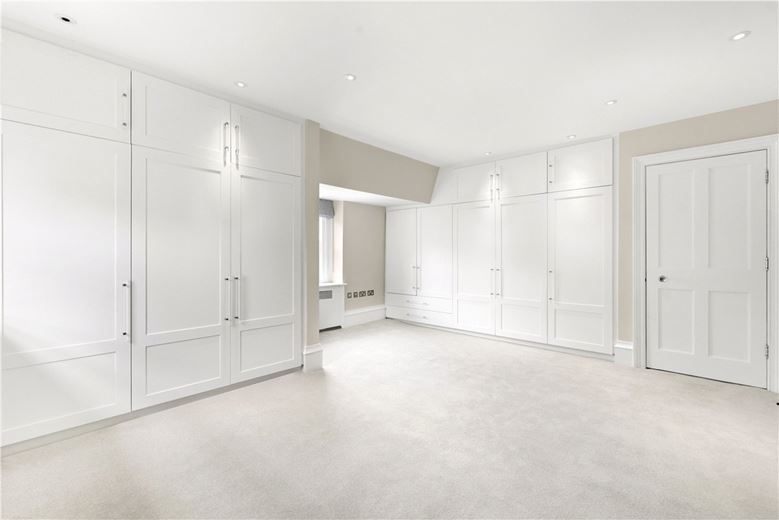 3 bedroom flat, Addison Road, Holland Park W14 - Available