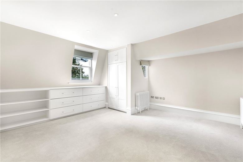3 bedroom flat, Addison Road, Holland Park W14 - Available