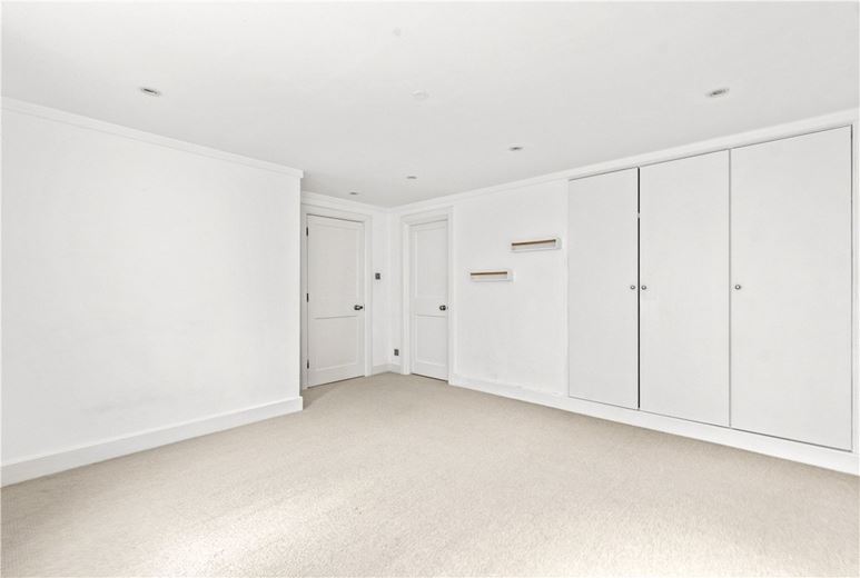3 bedroom flat, Porchester Gate, Bayswater Road W2 - Available