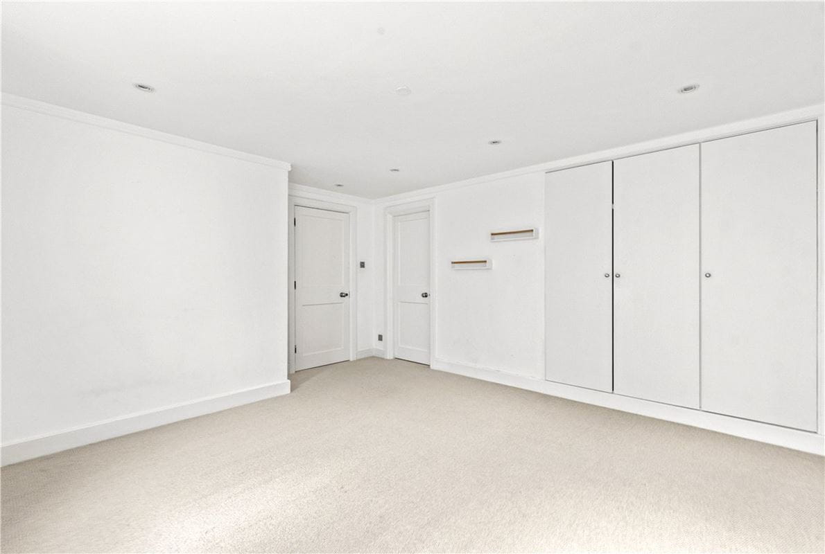 3 bedroom flat, Porchester Gate, Bayswater Road W2 - Available
